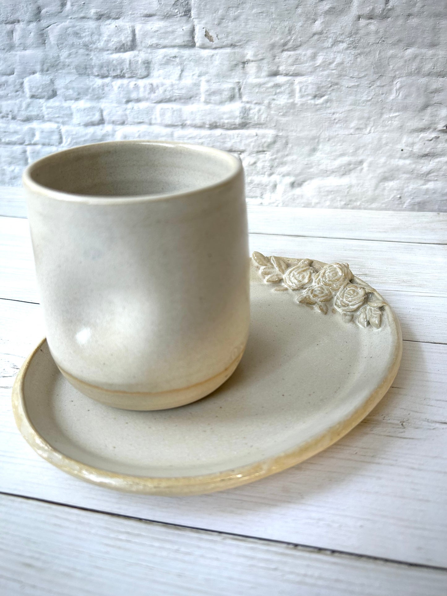 כוס חיבוק לבן שמנת