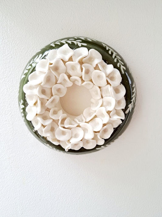 נויה- מעגל שפע פרחים בלבן